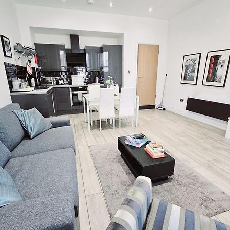 Stylish Apartment In Victorian Conversion Free Parking & Private Patio Close To Beach Town Centre & Bic Bournemouth Dış mekan fotoğraf