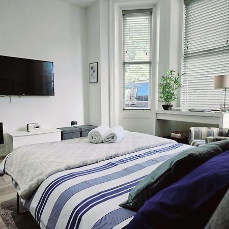 Stylish Apartment In Victorian Conversion Free Parking & Private Patio Close To Beach Town Centre & Bic Bournemouth Dış mekan fotoğraf