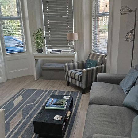 Stylish Apartment In Victorian Conversion Free Parking & Private Patio Close To Beach Town Centre & Bic Bournemouth Dış mekan fotoğraf