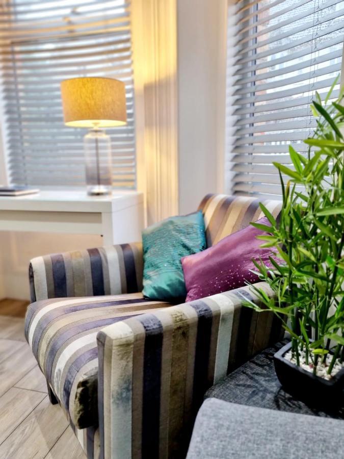 Stylish Apartment In Victorian Conversion Free Parking & Private Patio Close To Beach Town Centre & Bic Bournemouth Dış mekan fotoğraf