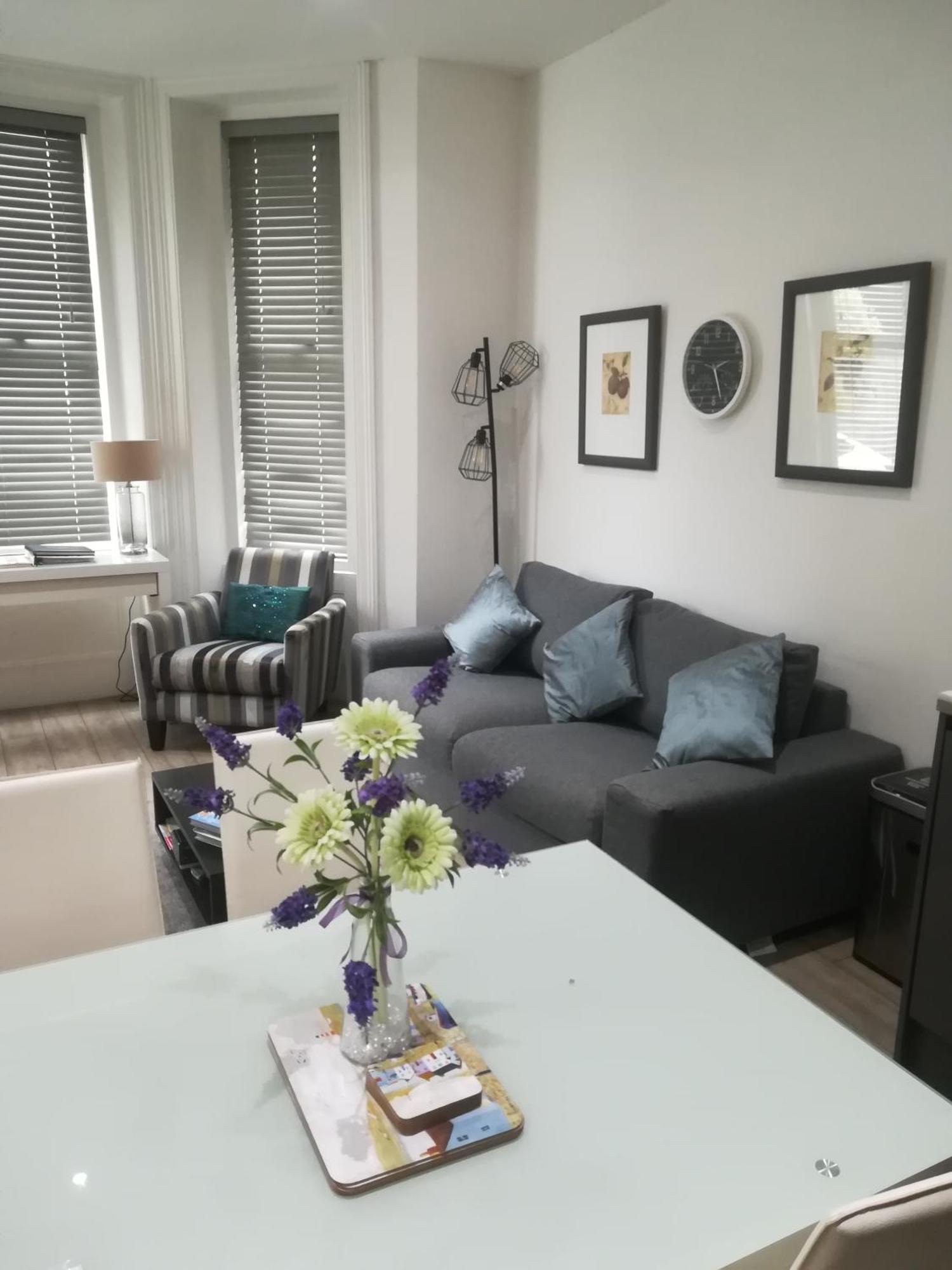 Stylish Apartment In Victorian Conversion Free Parking & Private Patio Close To Beach Town Centre & Bic Bournemouth Dış mekan fotoğraf