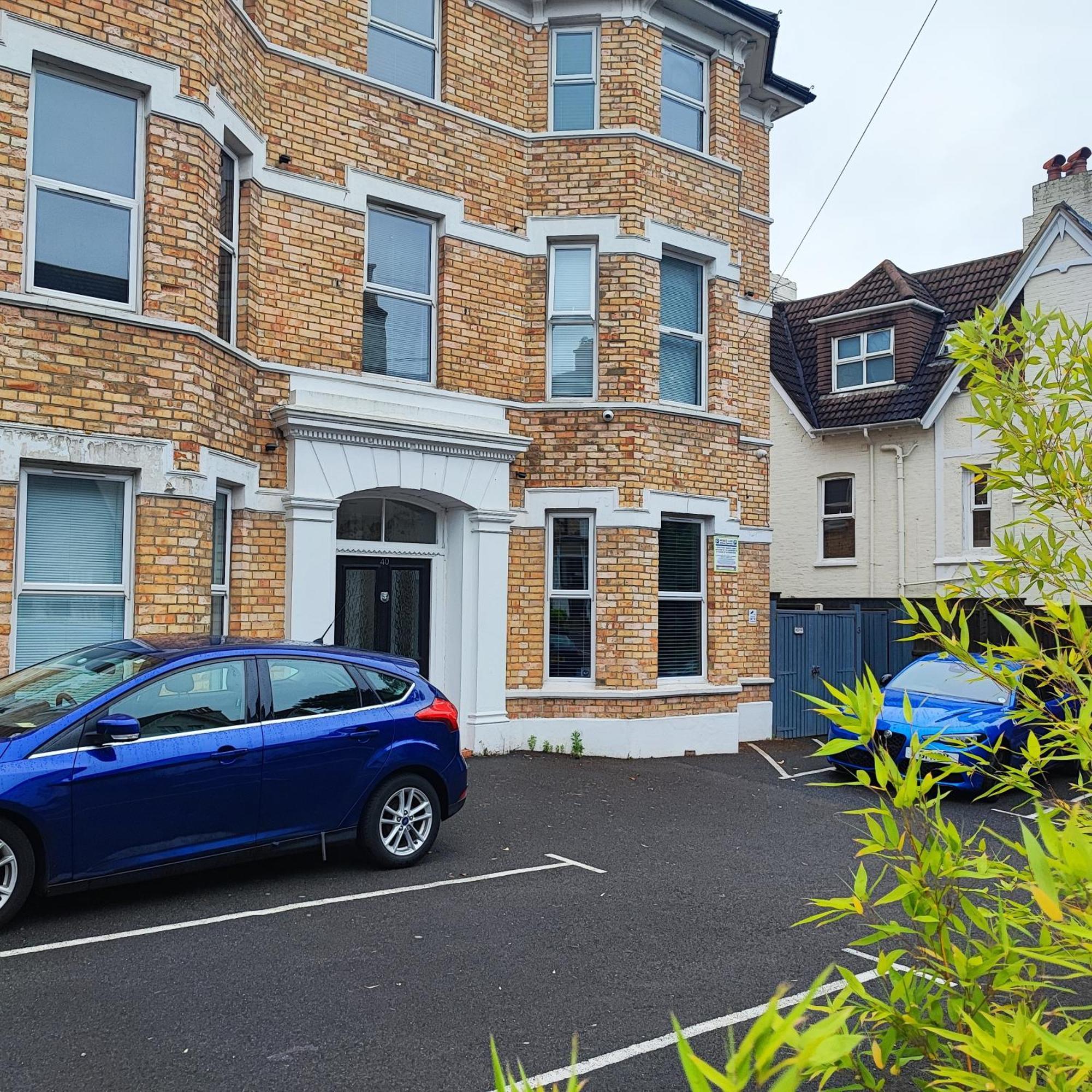 Stylish Apartment In Victorian Conversion Free Parking & Private Patio Close To Beach Town Centre & Bic Bournemouth Dış mekan fotoğraf