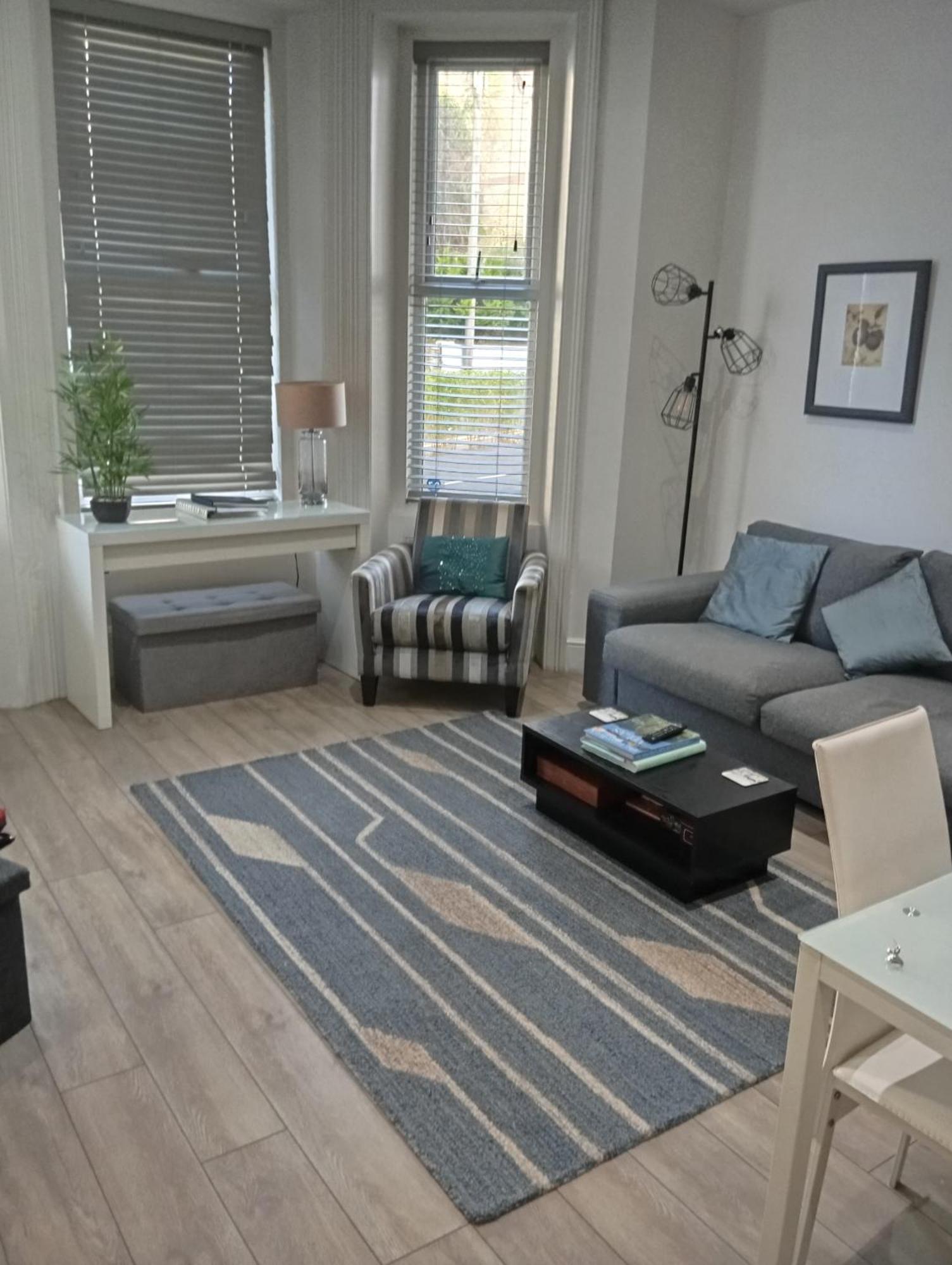 Stylish Apartment In Victorian Conversion Free Parking & Private Patio Close To Beach Town Centre & Bic Bournemouth Dış mekan fotoğraf